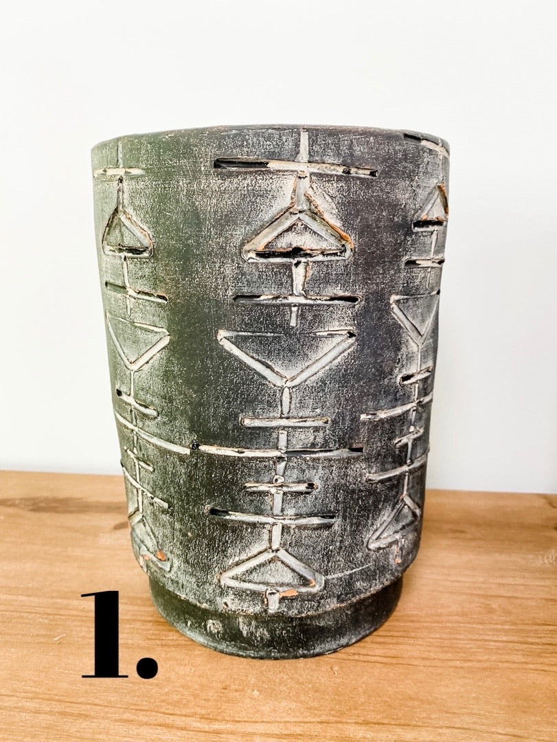 Black & White Clay Jar - Leyland Blue
