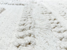 Load image into Gallery viewer, 2x3 Cream Fringe Rug
