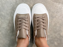 Load image into Gallery viewer, Ander Sneaker- Taupe

